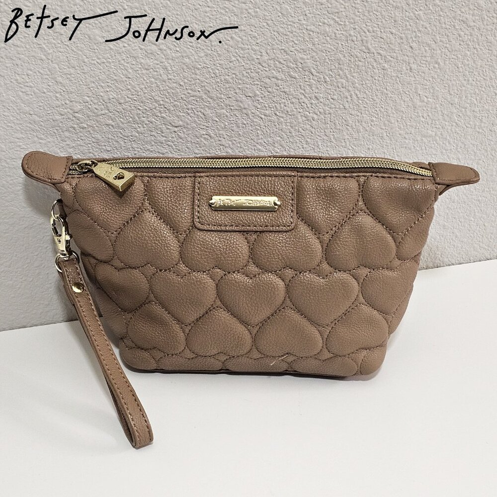 BETSEY JOHNSON brown embroidered hearts pouch makeup wristlet quilted brown bag